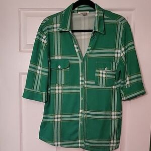 Green plaid fitted shirt.